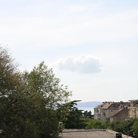 Lea-lena Apartment *