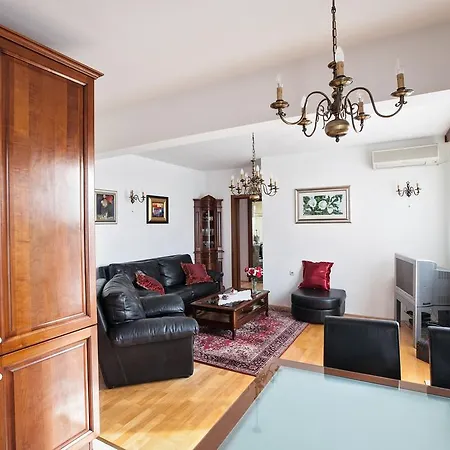 Lea-lena Apartment