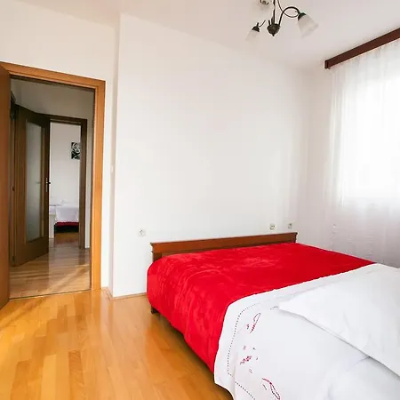 Lea-lena Apartment Split