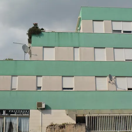 Lea-lena Apartment