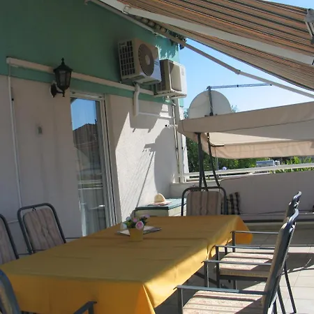 Lea-lena Apartment Split